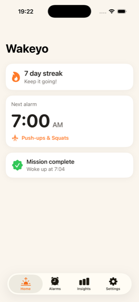 Wakeyo home screen showing a 7 day streak and the next alarm at 7:00 AM